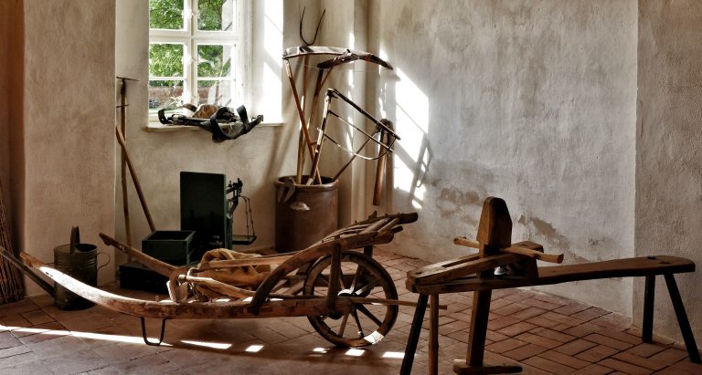 garden-tools-1839296_1920